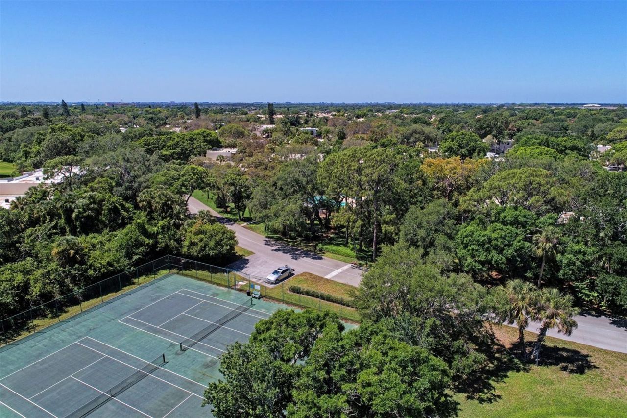 645 Woodlawn Drive, Bradenton, FL 34210 Photo