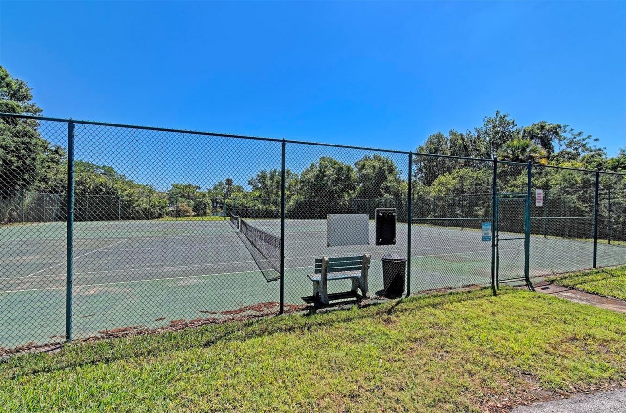 645 Woodlawn Drive, Bradenton, FL 34210 Photo