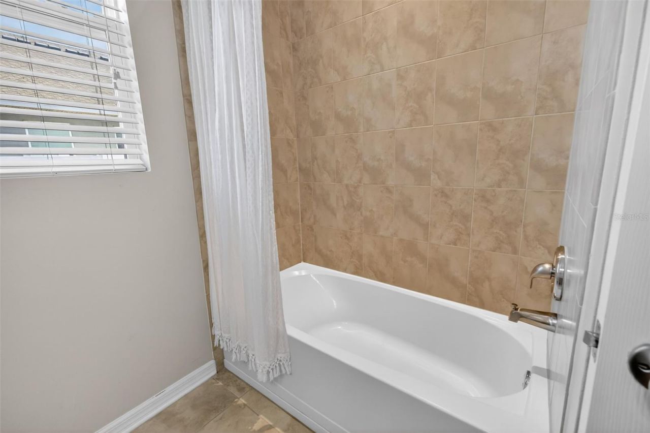 2451 Plumadore Drive, Grand Island, FL 32735 Photo