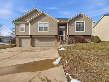 1810 NW Bradford Court, Grain Valley, MO 64029