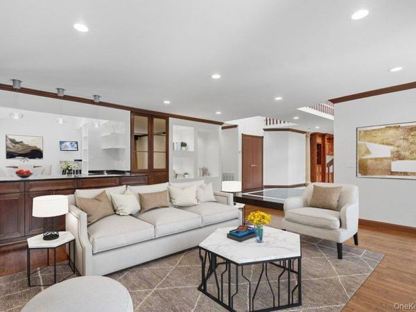 43 Hunt Drive , Jericho, NY 11753