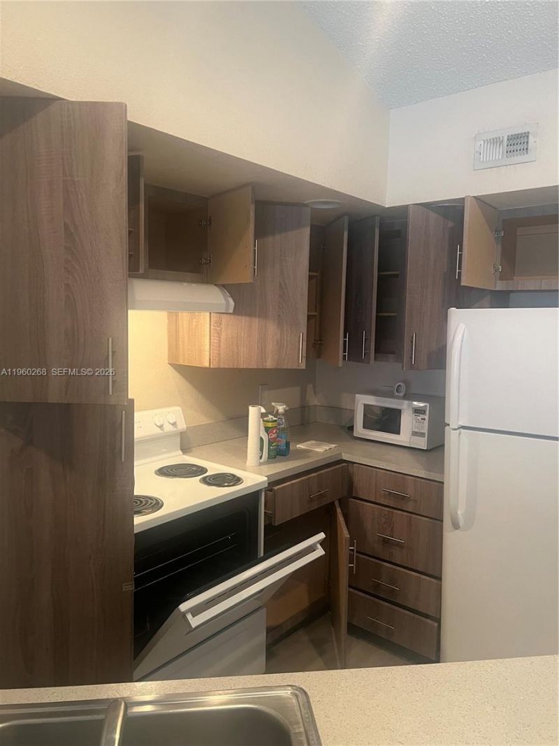 565 Vista Isles Dr, Unit 2024, Sunrise, FL 33325 Photo