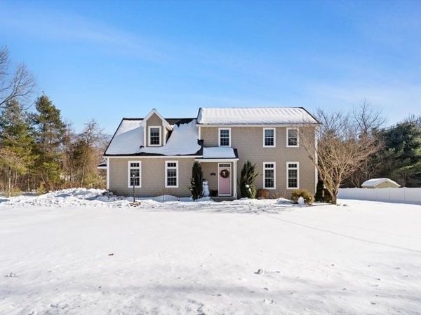 82 Lee St, East Longmeadow, MA 01028