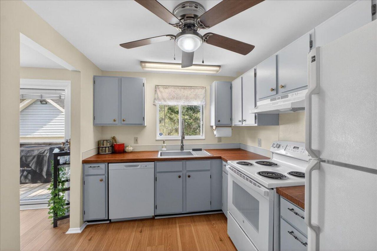 4950 Amberwood Lane Photo 10