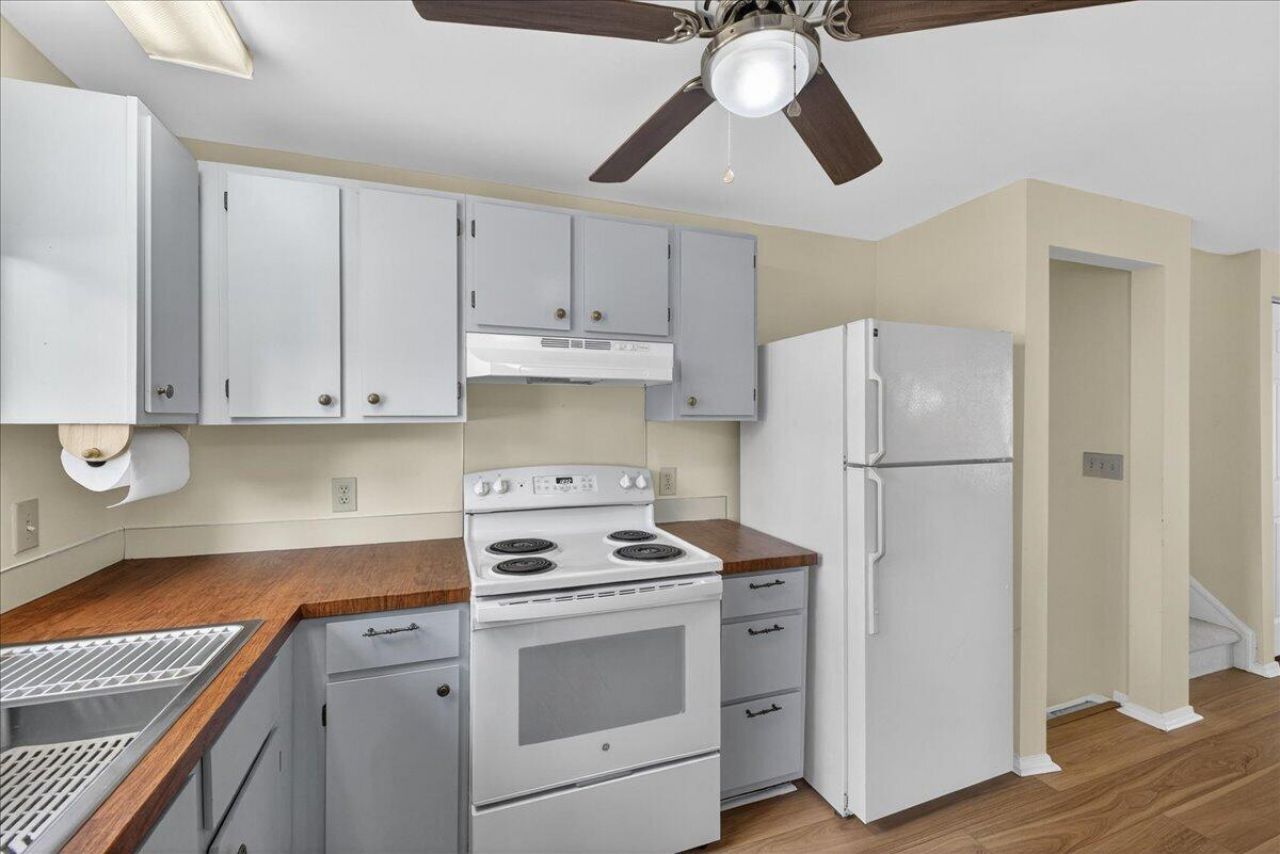 4950 Amberwood Lane Photo 11