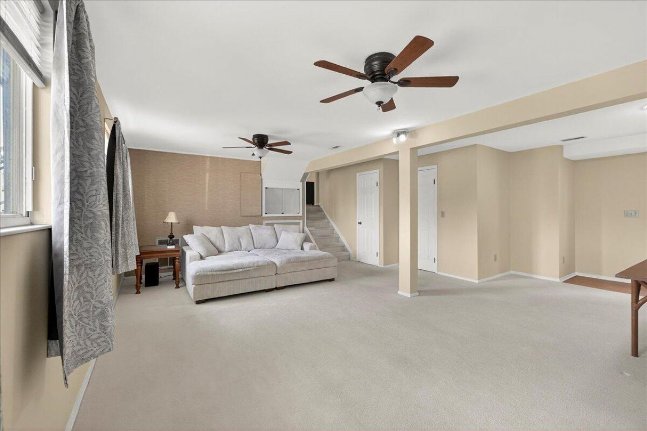 4950 Amberwood Lane Photo 13