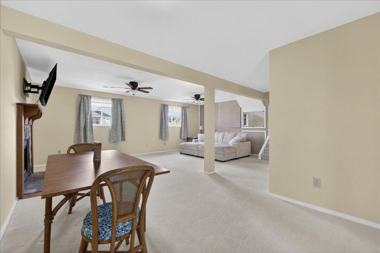 4950 Amberwood Lane Photo 16