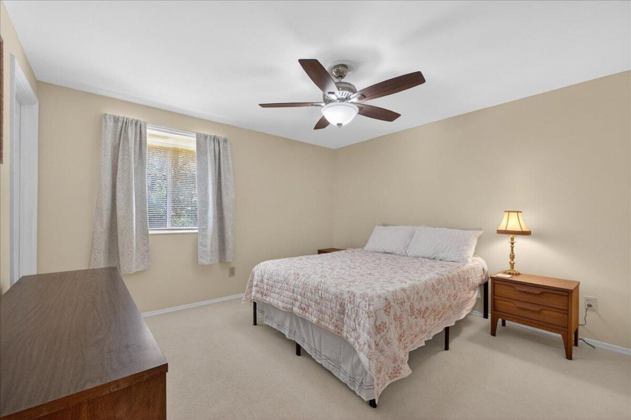 4950 Amberwood Lane Photo 19