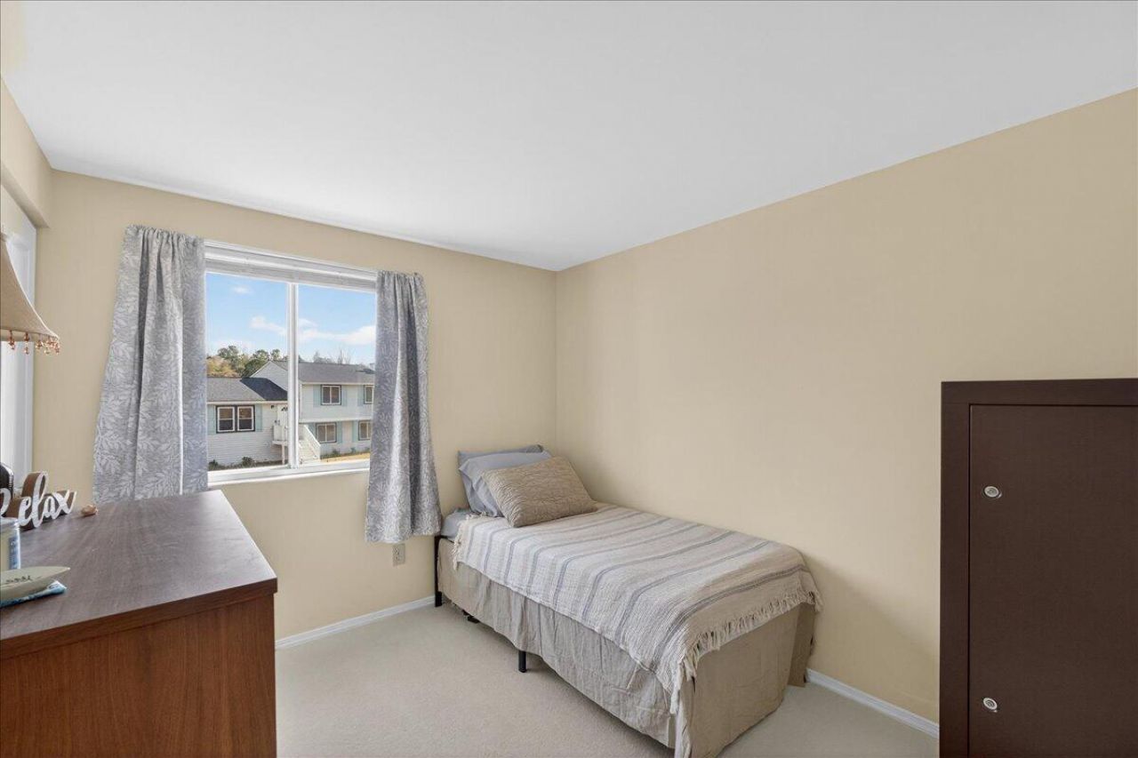 4950 Amberwood Lane Photo 21