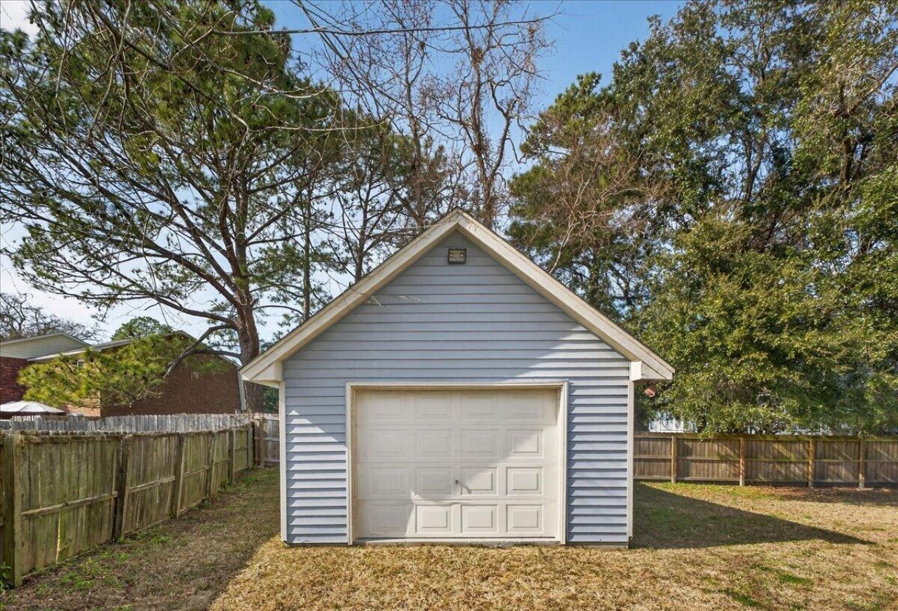 4950 Amberwood Lane Photo 31