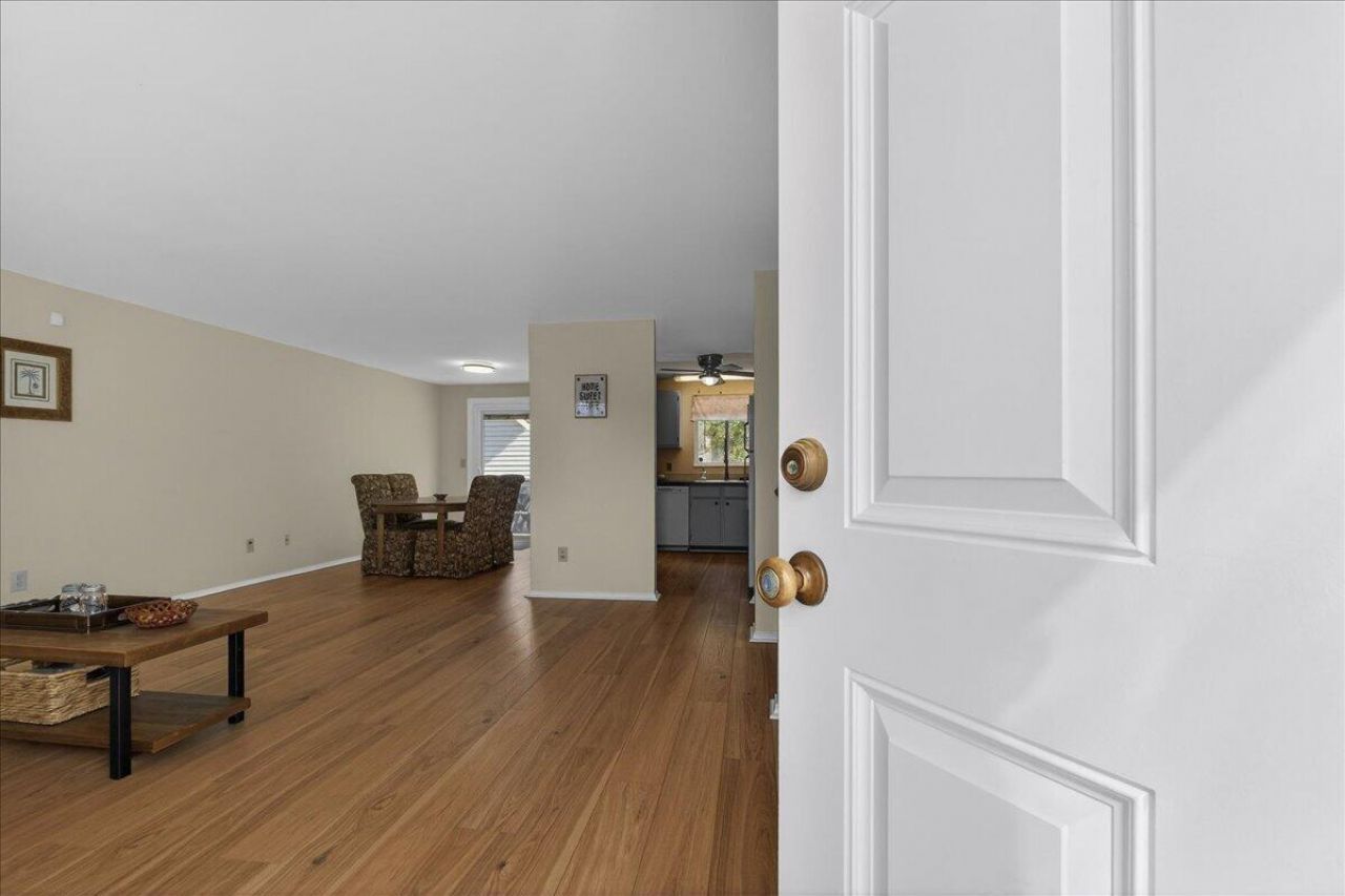 4950 Amberwood Lane Photo 4