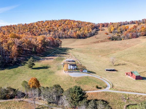 75 Margarets LN, Lexington, VA 24450