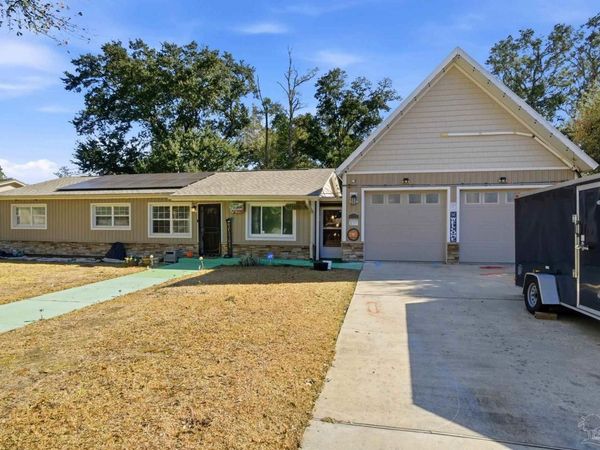 4708 Dean Dr, Pace, FL 32571