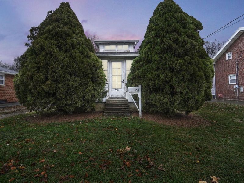 558 Maplewood Avenue, Columbus, OH 43213 Photo 1
