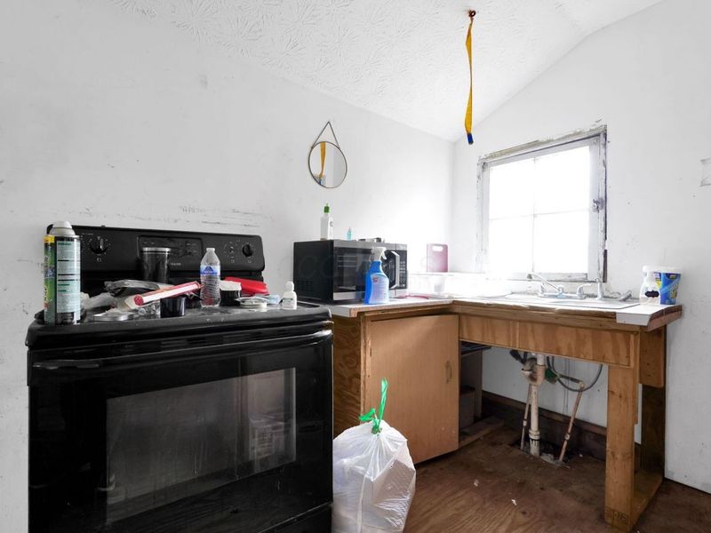 558 Maplewood Avenue, Columbus, OH 43213 Photo 14