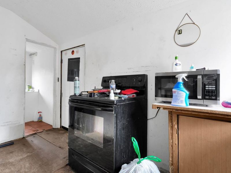 558 Maplewood Avenue, Columbus, OH 43213 Photo 16