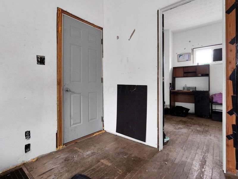 558 Maplewood Avenue, Columbus, OH 43213 Photo 2