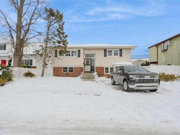 17 Marina Road , Island Park, NY 11558