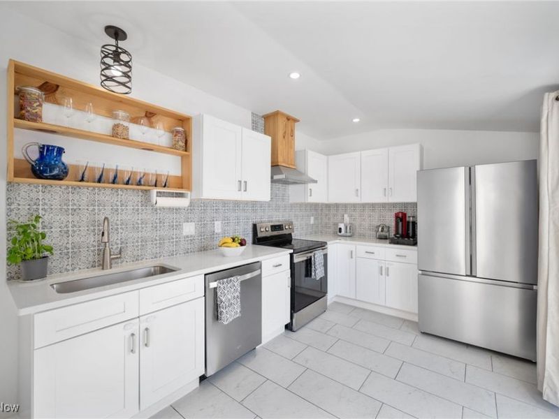 14407 Hollywood Avenue, Cleveland, OH 44111 Photo 8