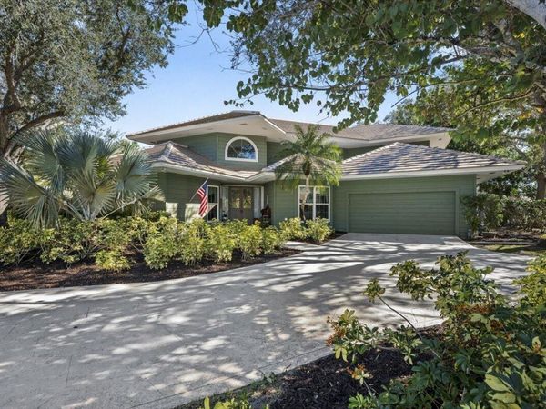 7 Alnwick Road, Palm Beach Gardens, FL 33418