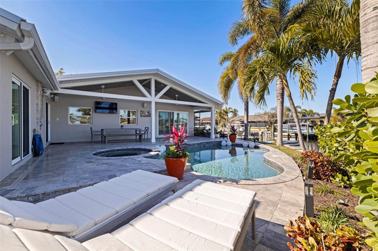 1481 49th Avenue Ne, Saint Petersburg, FL 33703 Photo