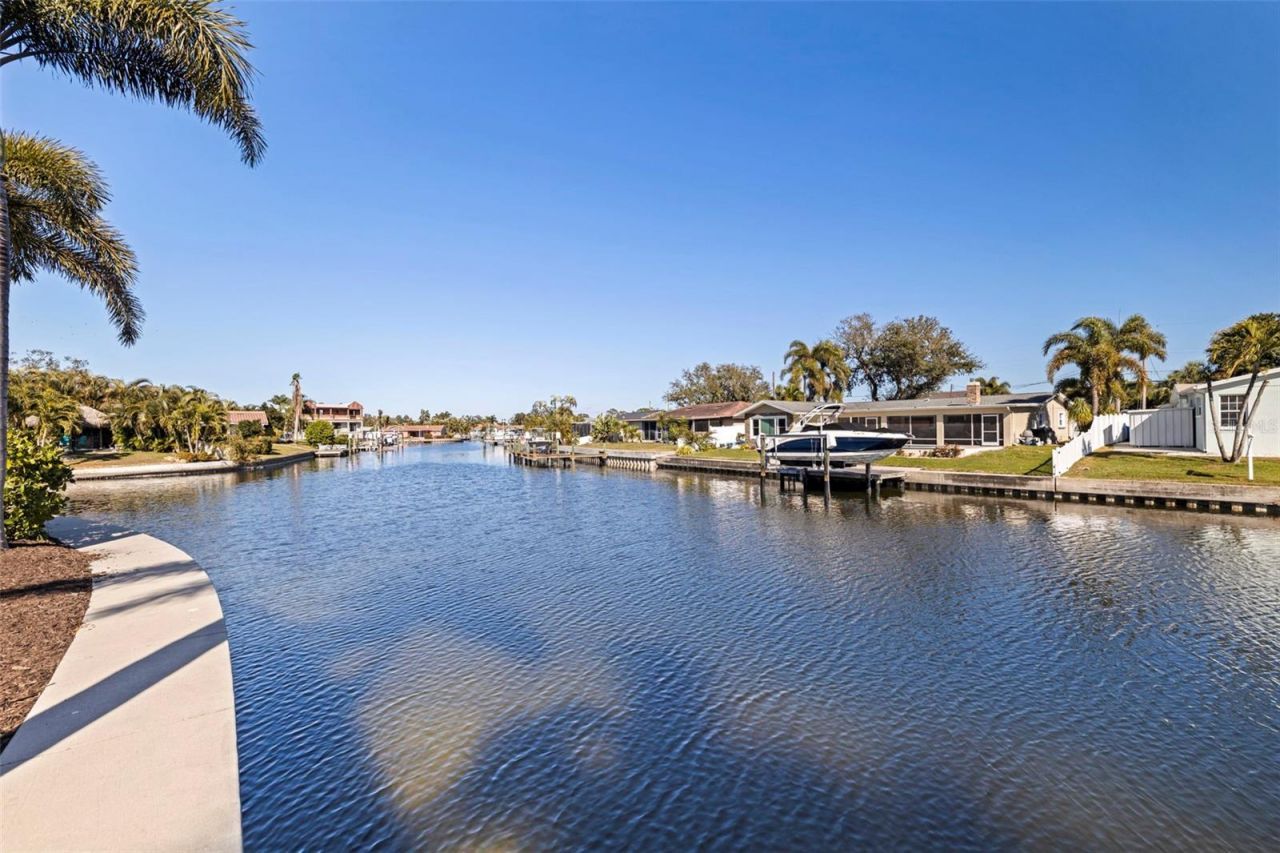 1481 49th Avenue Ne, Saint Petersburg, FL 33703 Photo