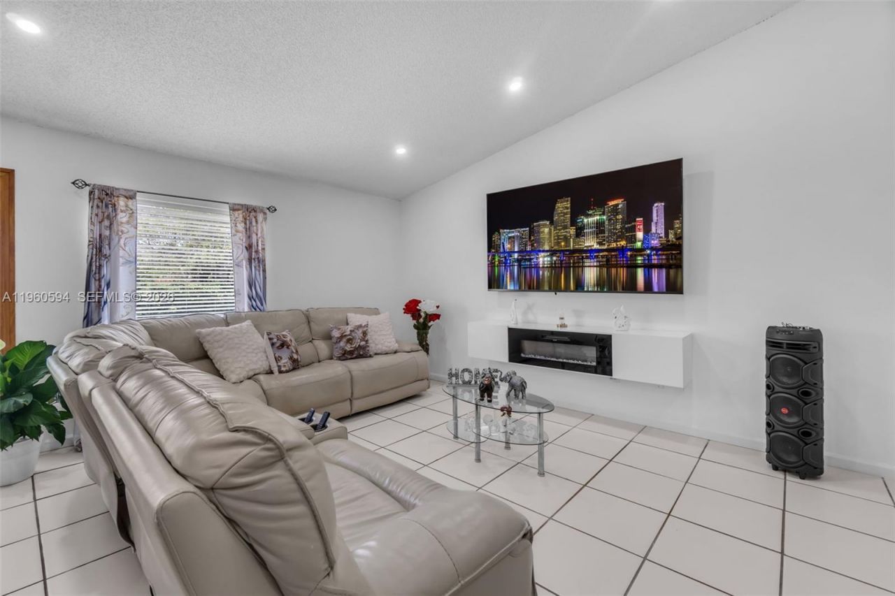 2590 SE 7th Pl , Homestead, FL 33033 Photo