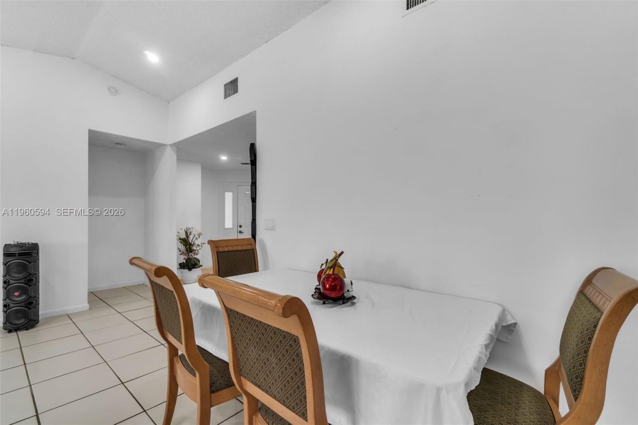 2590 SE 7th Pl , Homestead, FL 33033 Photo