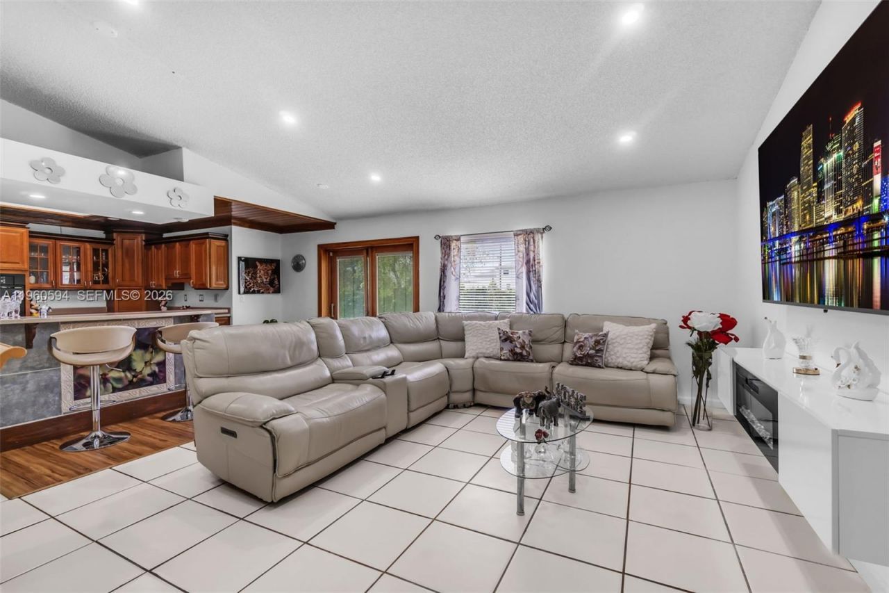 2590 SE 7th Pl , Homestead, FL 33033 Photo