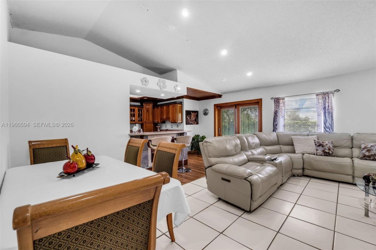 2590 SE 7th Pl , Homestead, FL 33033 Photo