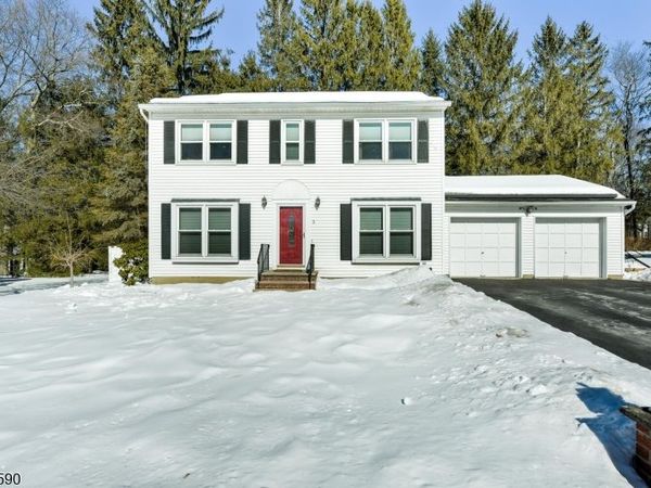 3 Loretta Ln, Jefferson, NJ 07438