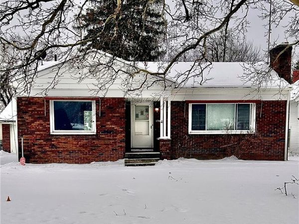 1718 Parkman Road NW, Warren, OH 44485