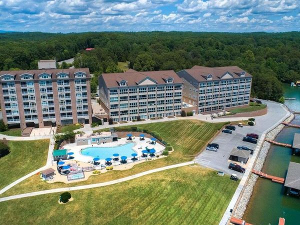 1273 Graves Harbor TRL , Unit 318, Huddleston, VA 24104