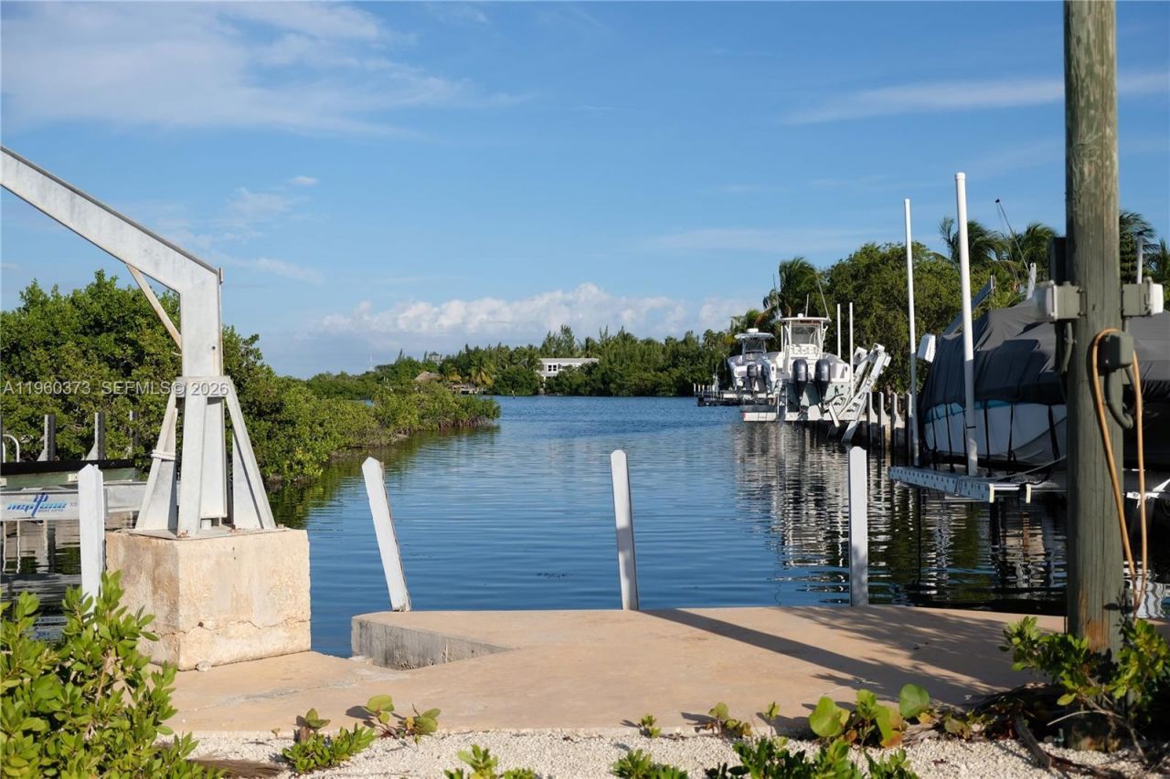 1557 Long Beach Dr, Big Pine Key, FL 33043 Photo