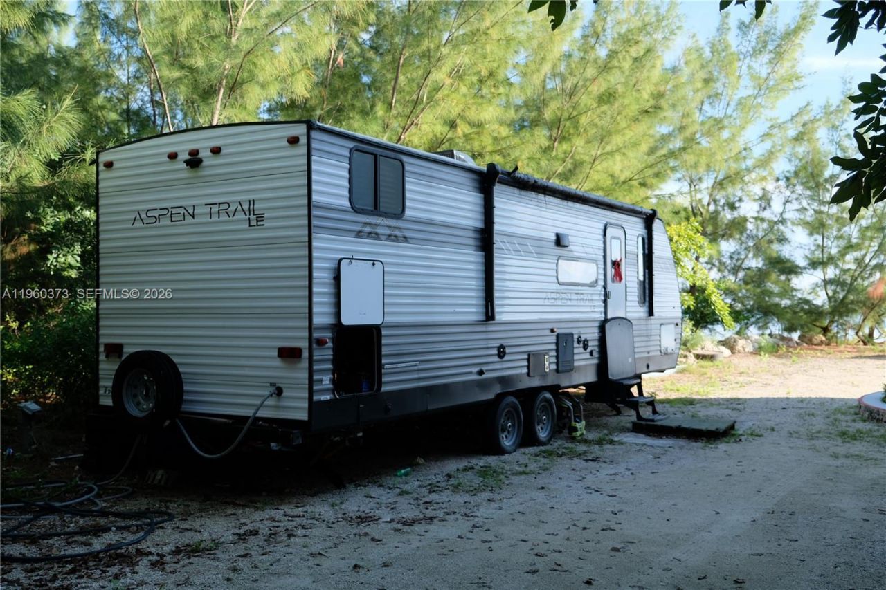 1557 Long Beach Dr, Big Pine Key, FL 33043 Photo