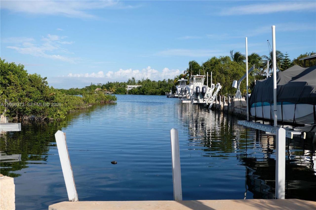 1557 Long Beach Dr, Big Pine Key, FL 33043 Photo