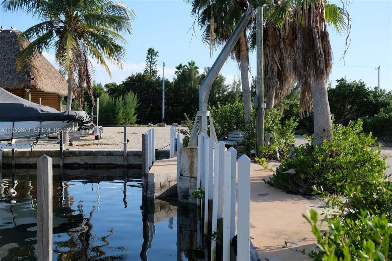 1557 Long Beach Dr, Big Pine Key, FL 33043 Photo