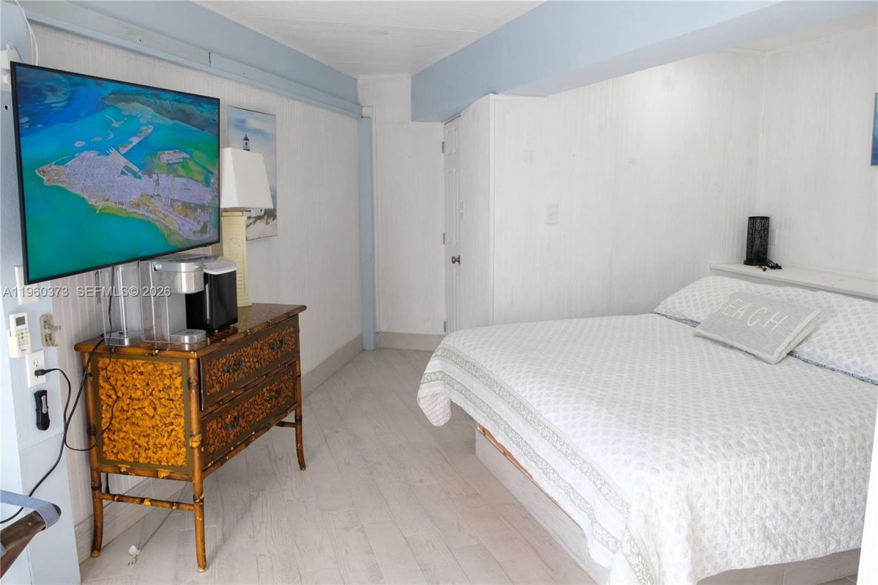 1557 Long Beach Dr, Big Pine Key, FL 33043 Photo