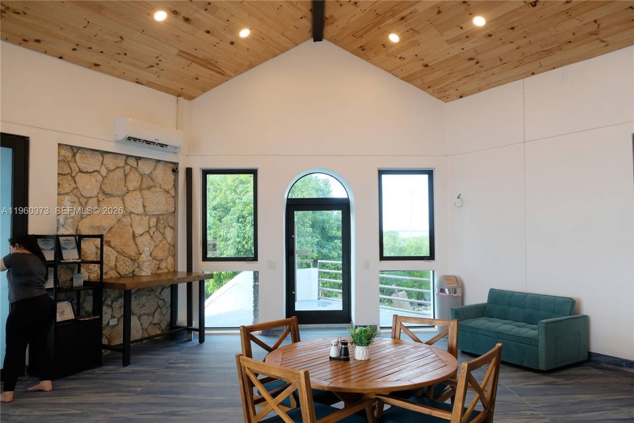 1557 Long Beach Dr, Big Pine Key, FL 33043 Photo