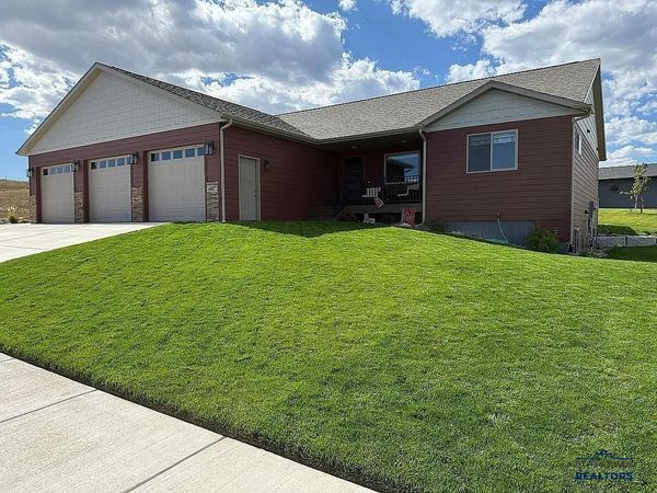 4807 PAHLMEYER DR, Rapid City, SD 57703