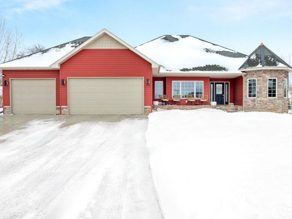 229 36 1/2 Avenue Place E, West Fargo, ND 58078
