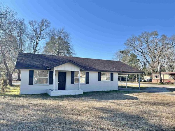 111 Swift St, Atmore, AL 36502