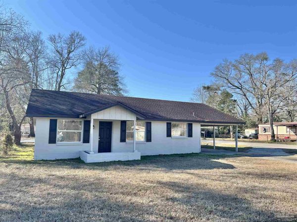 111 Swift St, Atmore, AL 36502