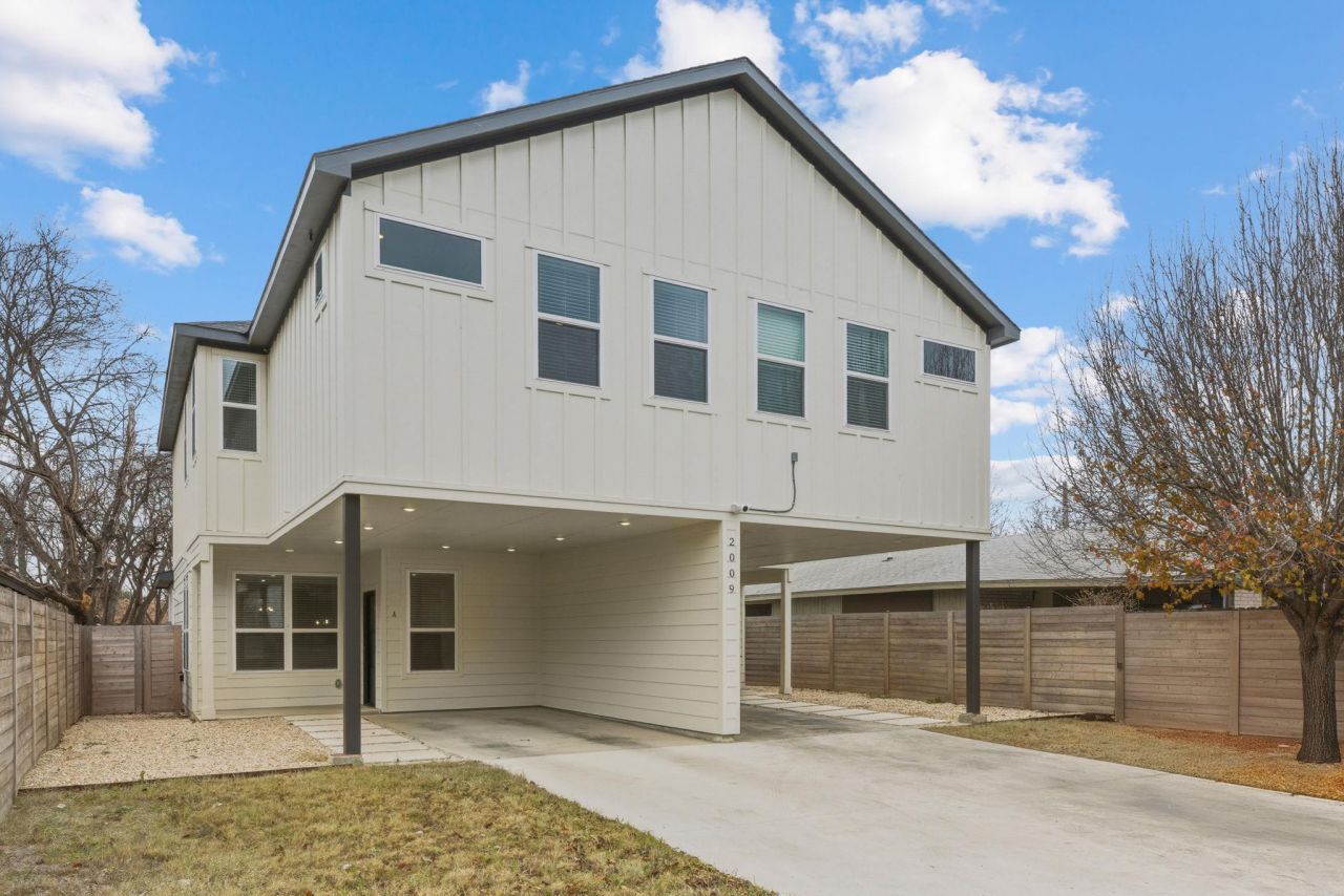 2009 Iroquois Ln, Unit A, Austin, TX 78741 Main Photo