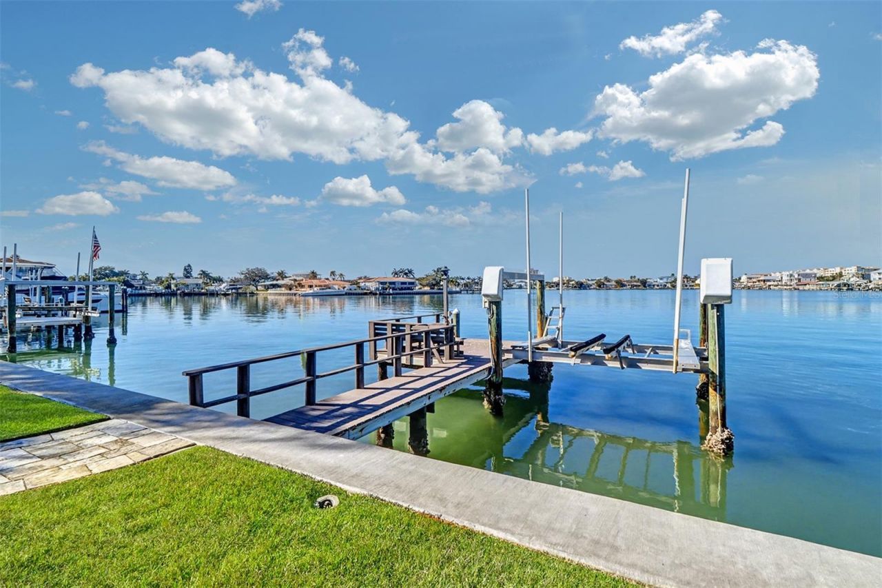 17362 Kennedy Drive, North Redington Beach, FL 33708 Photo