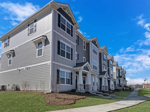 551 Yosemite Way, Mundelein, IL 60060