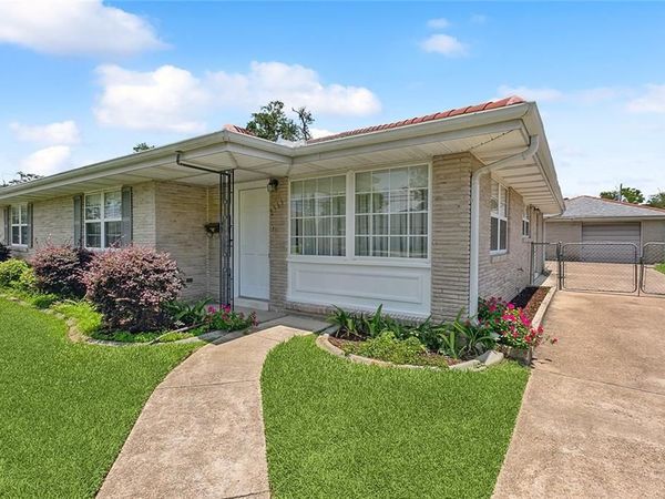 2311 METAIRIE Court, Metairie, LA 70001