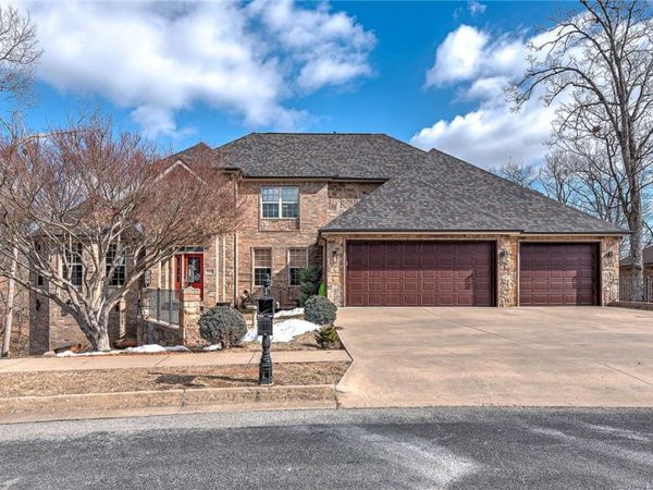 1502 NE Bluff Spring Avenue , Bentonville, AR 72712