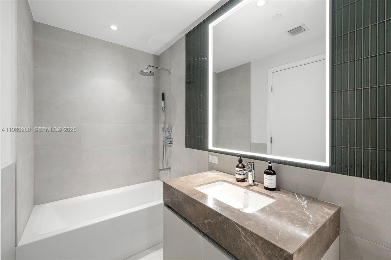 500 Alton, Unit 2203, Miami Beach, FL 33139 Photo