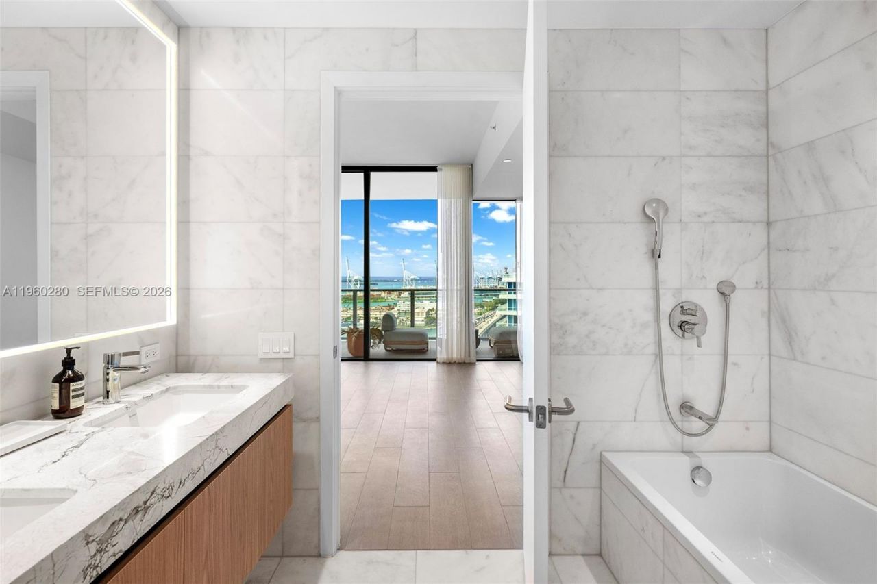 500 Alton, Unit 2203, Miami Beach, FL 33139 Photo